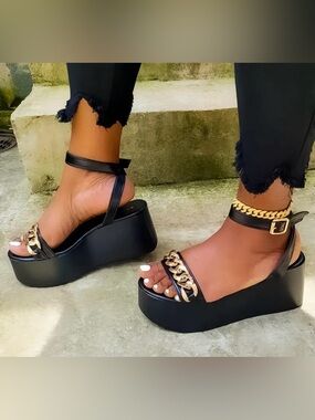 NEW Women’s  black & chain Platform Sandals size 6.5